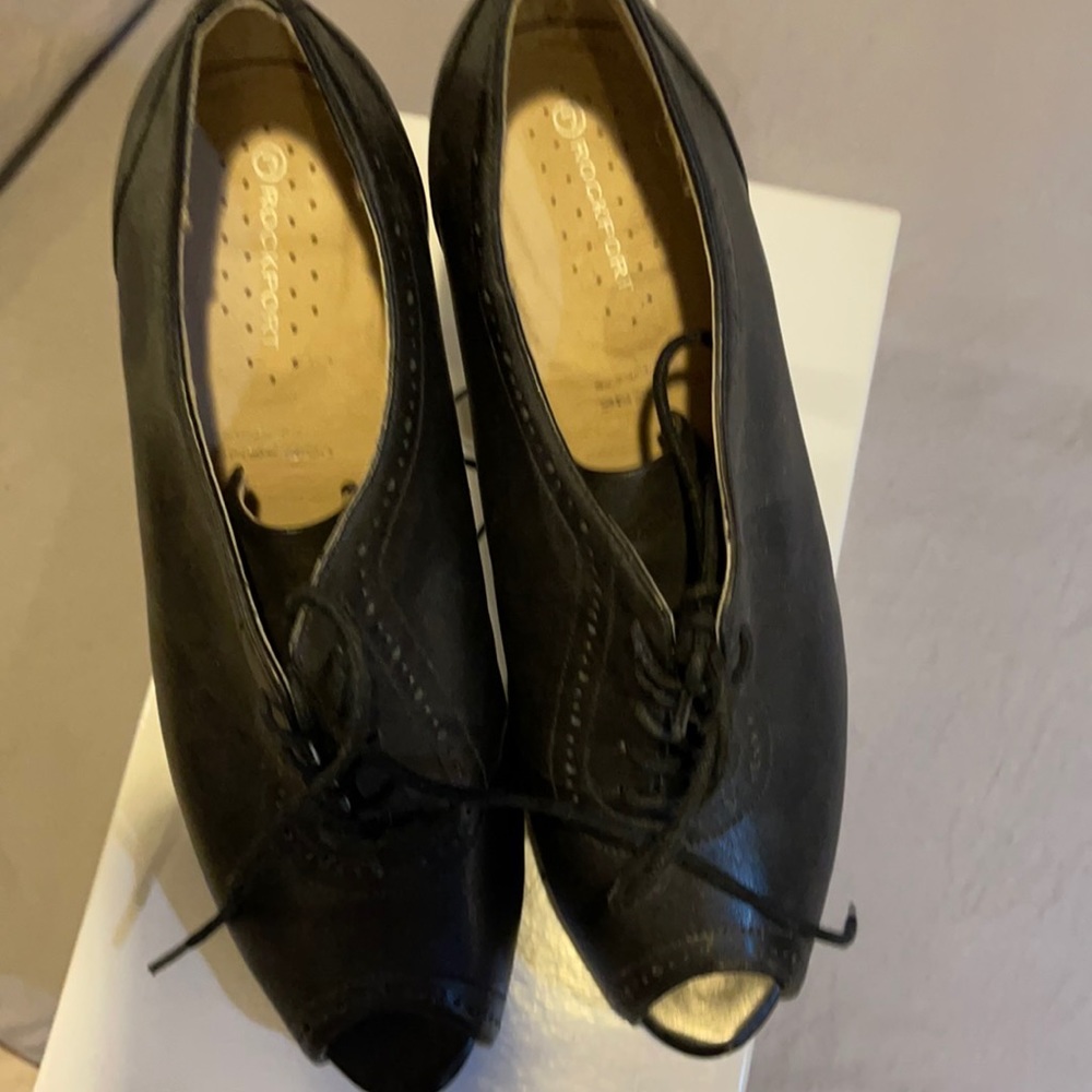 Rockport black leather heels